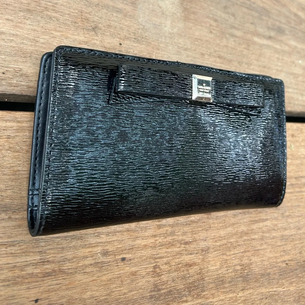 Kate Spade New York Stacy Bow Montford Park Wallet Billfold Black Leather